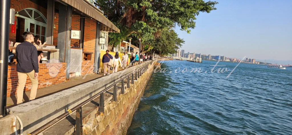 淡水長堤咖啡餐館 LB Cafe:河畔美食與夕陽美景的完美結合