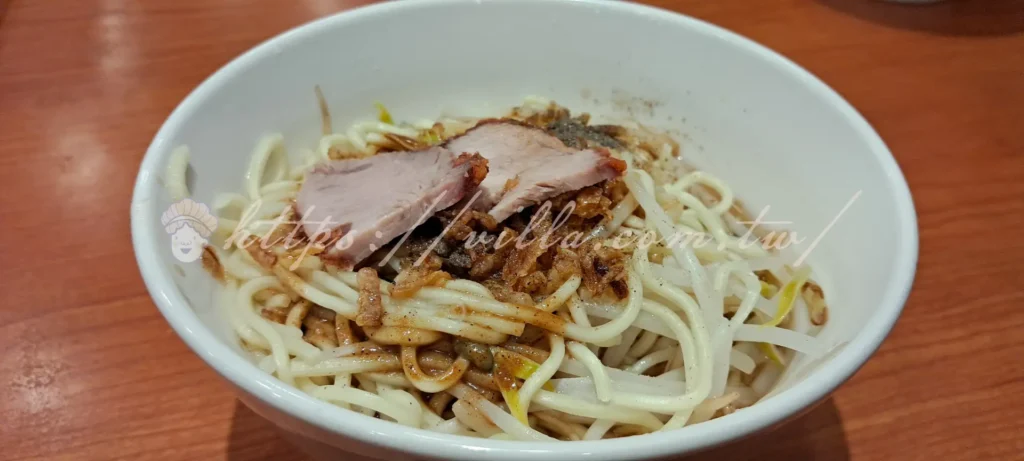 三重人氣小吃!「金島甜不辣」必吃紅燒肉米粉,銅板美食超滿足