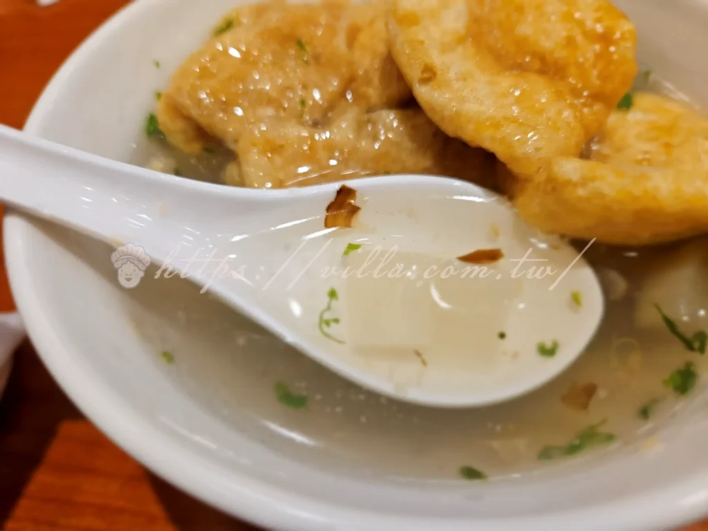 三重人氣小吃!「金島甜不辣」必吃紅燒肉米粉,銅板美食超滿足