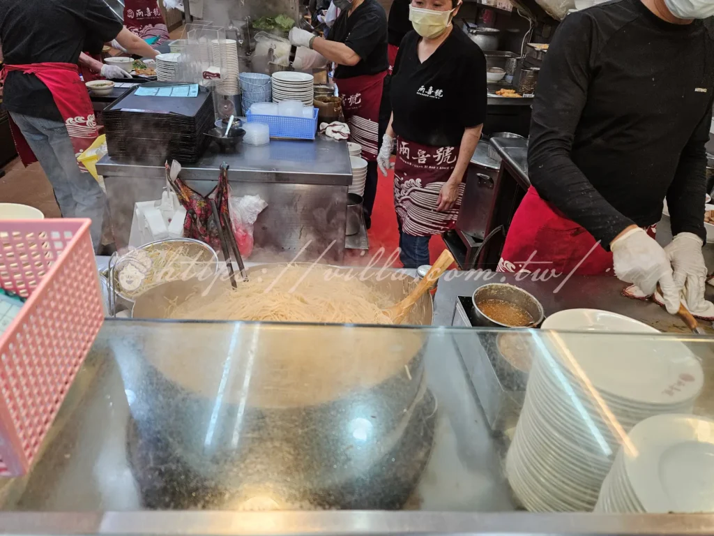 走訪台北萬華兩喜號｜傳承三代的魷魚羹，飄香百年老味道