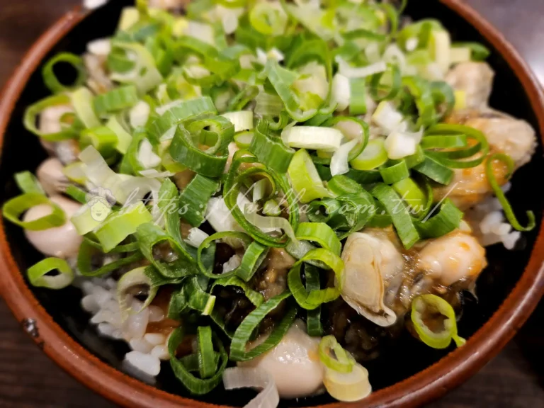萬華阿義魯肉飯|鮮蚵蓋飯浮誇系海陸雙拼