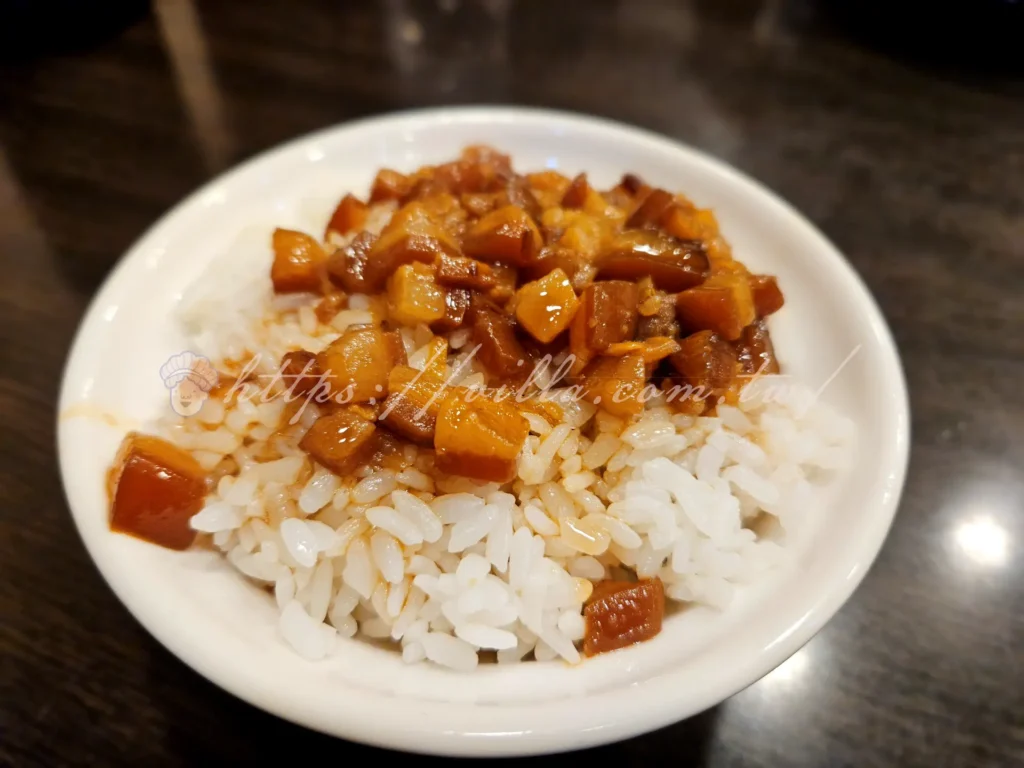 萬華阿義魯肉飯|鮮蚵蓋飯浮誇系海陸雙拼