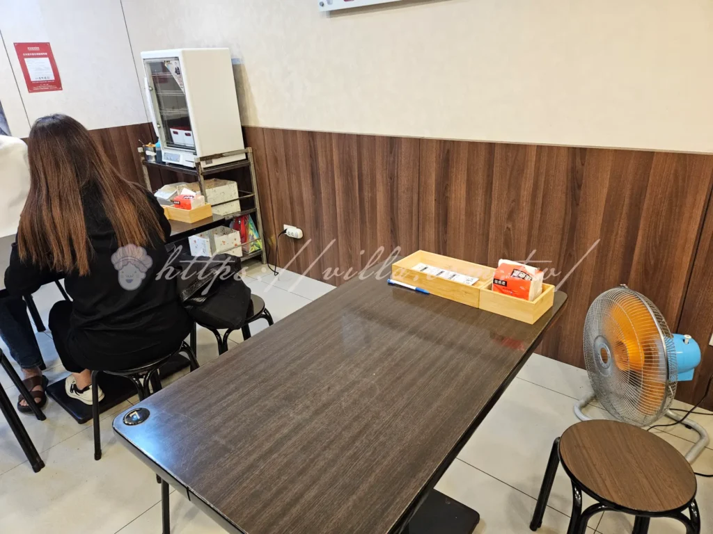 萬華阿義魯肉飯|鮮蚵蓋飯浮誇系海陸雙拼