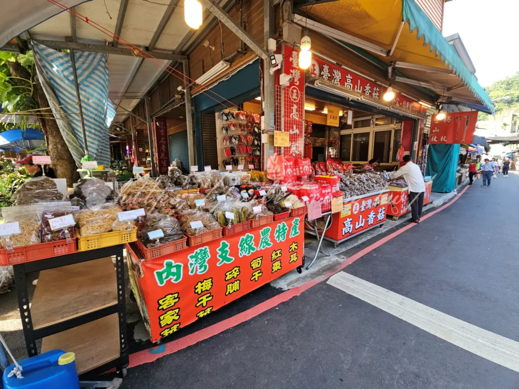 新竹內灣老街一日遊攻略:必吃美食、打卡景點、交通停車總整理