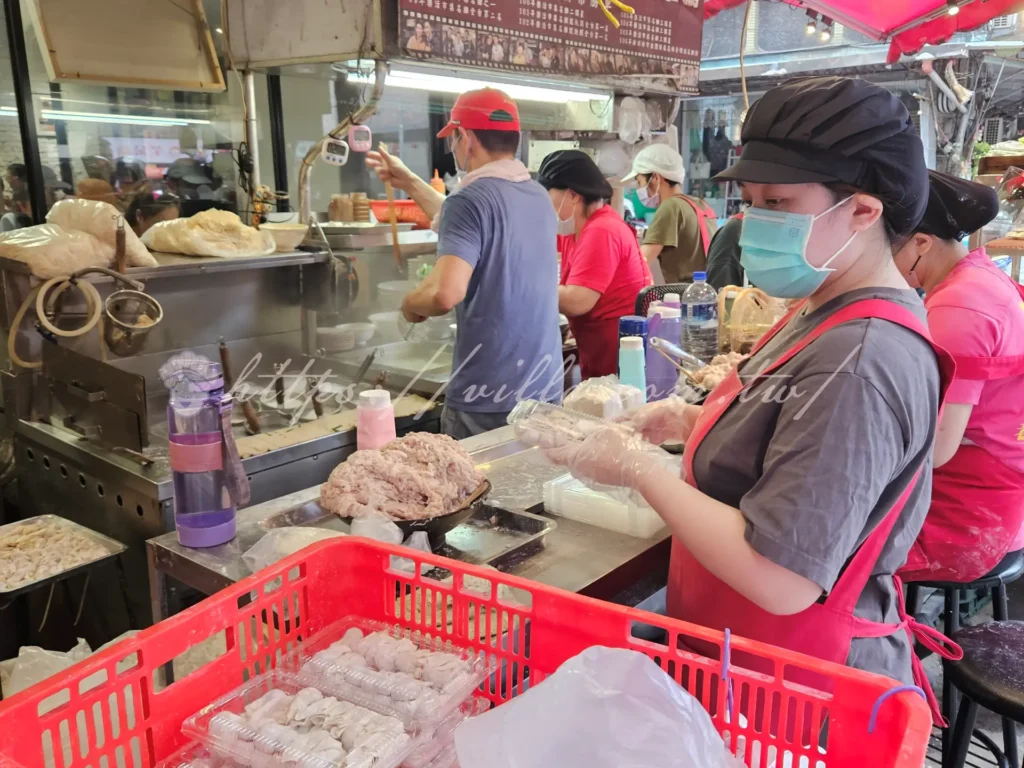 板橋黃石市場老曹餛飩怎麼去|全台唯一噶瑪蘭黑豚餛飩飄香七十年