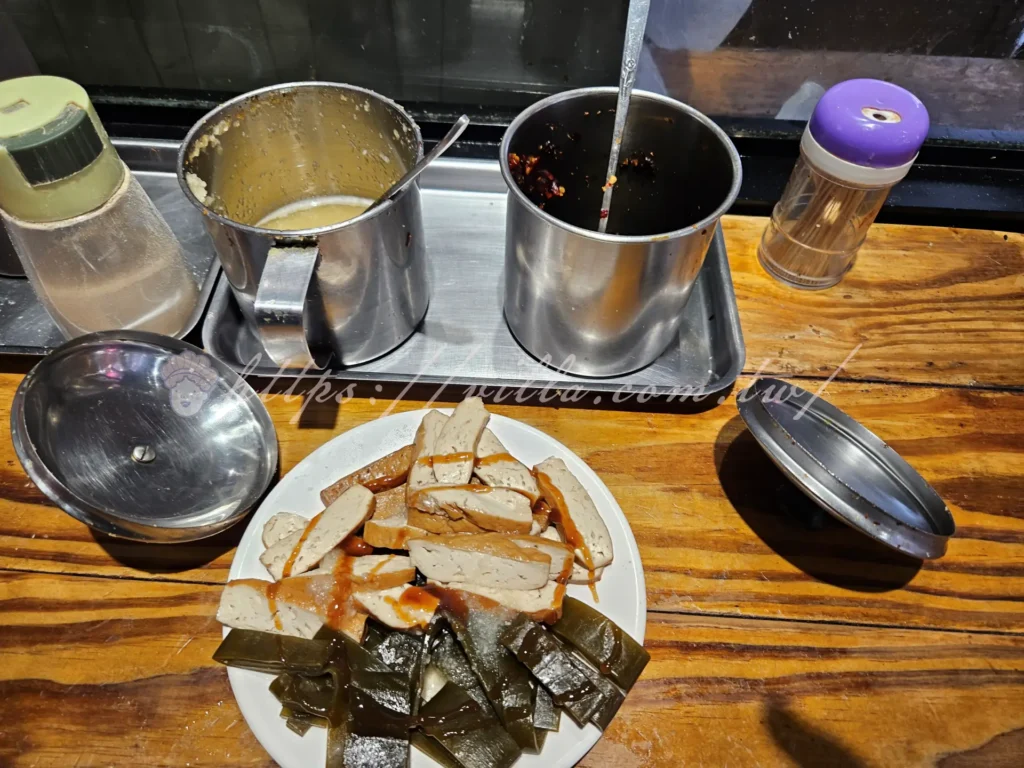 板橋黃石市場老曹餛飩怎麼去|全台唯一噶瑪蘭黑豚餛飩飄香七十年