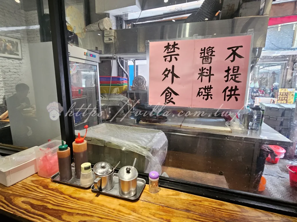 板橋黃石市場老曹餛飩怎麼去|全台唯一噶瑪蘭黑豚餛飩飄香七十年