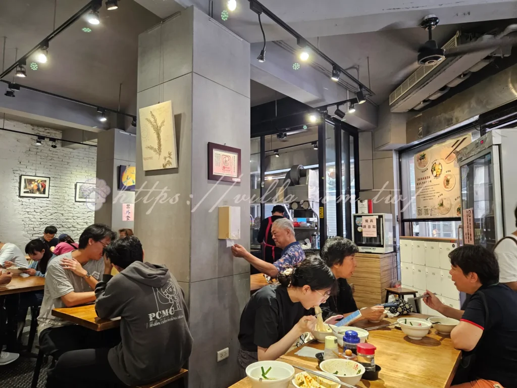板橋黃石市場老曹餛飩怎麼去|全台唯一噶瑪蘭黑豚餛飩飄香七十年