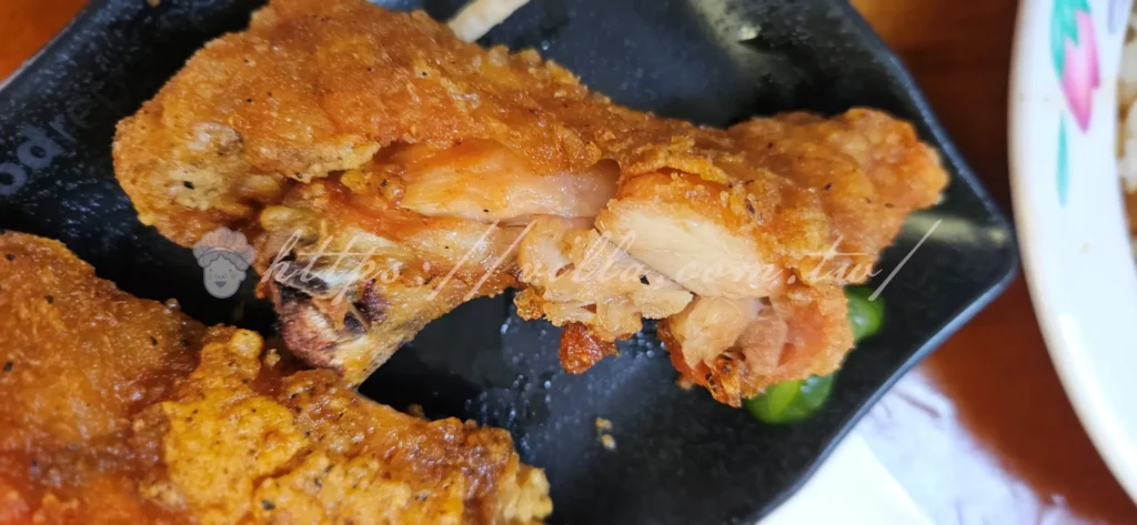 西門町美食、西門町排骨飯、西門町雞腿飯、金滿園、西門町老店、西門町炸物推薦、炸排骨、炸雞腿、台北排骨飯、台北雞腿飯、台北老字號便當、台北炸物、Ximending food、Taipei pork chop rice、Taipei fried chicken leg、Jin Man Yuan、Ximending restaurant、Taipei street food、Taiwanese lunchbox、Taipei local food、best pork chop Taipei、fried chicken Taipei