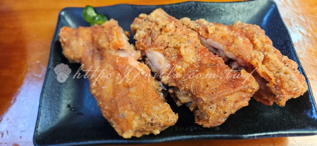 西門町美食、西門町排骨飯、西門町雞腿飯、金滿園、西門町老店、西門町炸物推薦、炸排骨、炸雞腿、台北排骨飯、台北雞腿飯、台北老字號便當、台北炸物、Ximending food、Taipei pork chop rice、Taipei fried chicken leg、Jin Man Yuan、Ximending restaurant、Taipei street food、Taiwanese lunchbox、Taipei local food、best pork chop Taipei、fried chicken Taipei