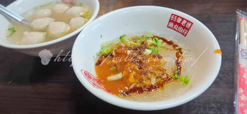 招牌組合:乾冬粉+魚丸湯,只要約 NT$70,簡單卻超滿足划算!