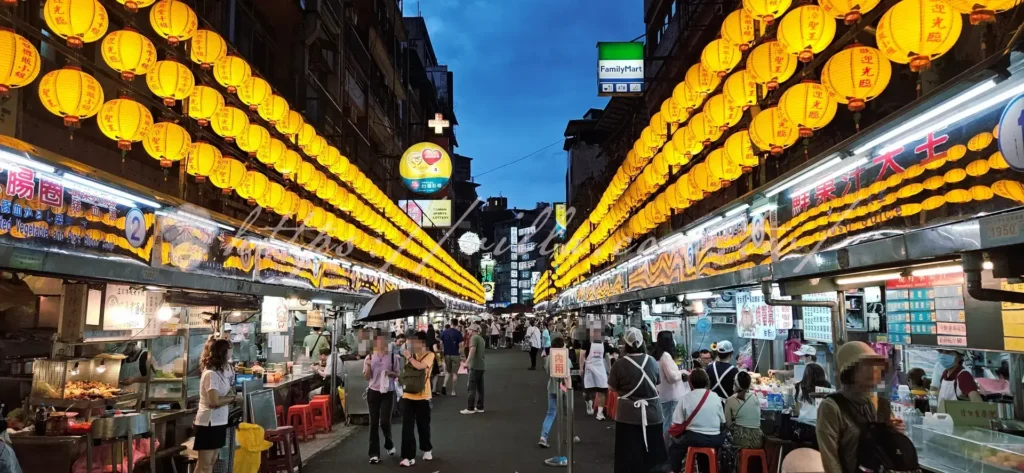 基隆夜市不只是美食天堂,更是感受基隆人熱情與港都文化的絕佳地點