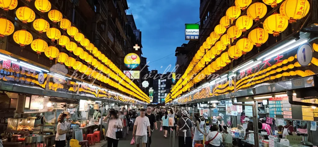 Keelung Night Market、things to do in Keelung、Keelung Taiwan food、Keelung street food、what to eat in Keelung、Keelung food night market、Taiwan night market near Taipei、Keelung must eat、Keelung night market guide、Keelung seafood night market
