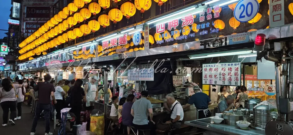 Keelung Night Market、things to do in Keelung、Keelung Taiwan food、Keelung street food、what to eat in Keelung、Keelung food night market、Taiwan night market near Taipei、Keelung must eat、Keelung night market guide、Keelung seafood night market