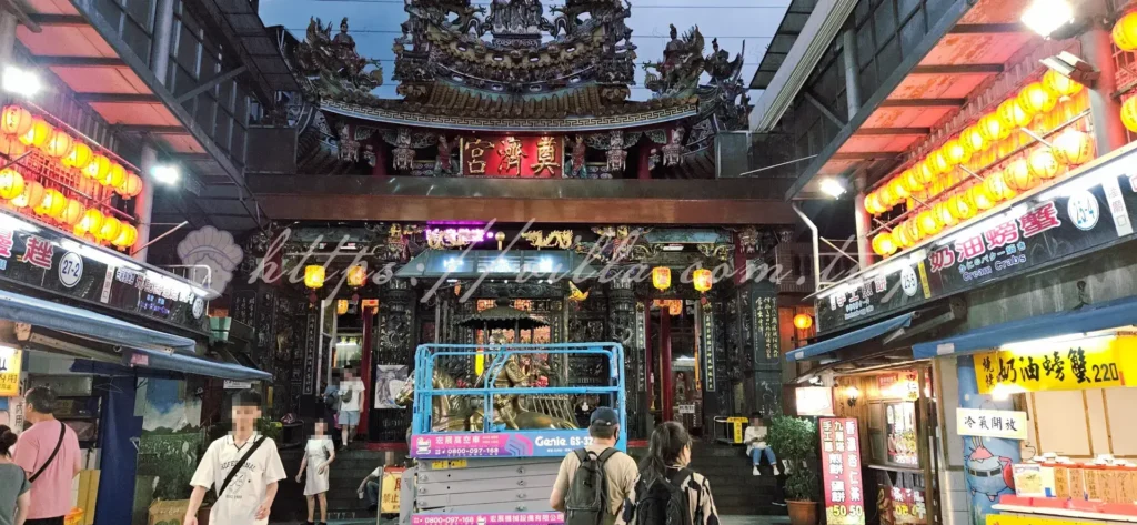 基隆廟口夜市位於基隆市仁愛區,以奠濟宮為中心