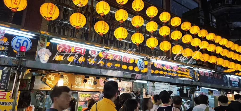 基隆廟口夜市_這款日式美食口感細膩,入口即化,生魚片與握壽司最受歡迎