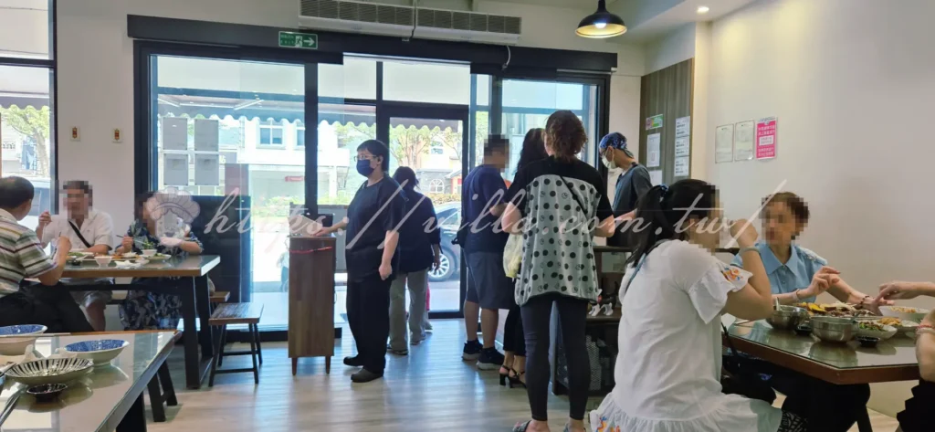 礁溪三民大飯店_門口有服務人員會幫你帶位