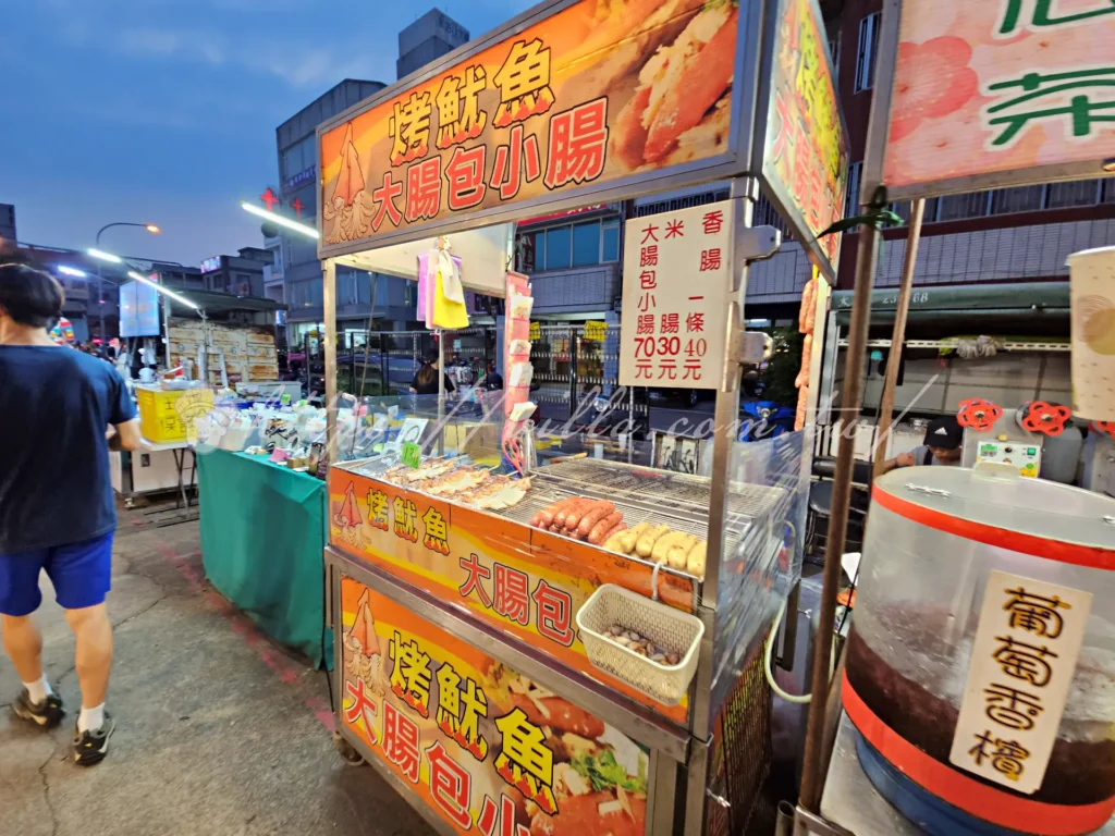 苗栗英才夜市_烤魷魚+大腸包小腸
