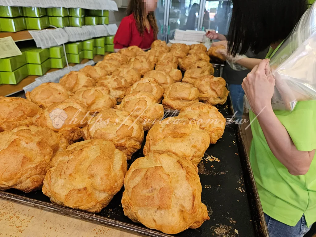 萬里_米琪淋乳凍蛋糕_搶到倒數熱騰騰剛出爐第二批的泡芙
