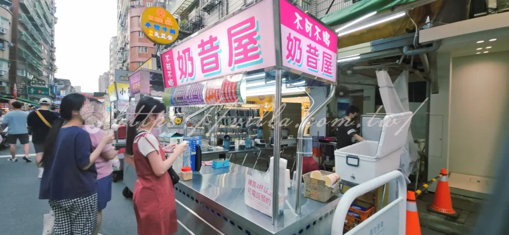 樂華夜市_不可不喝奶昔屋
