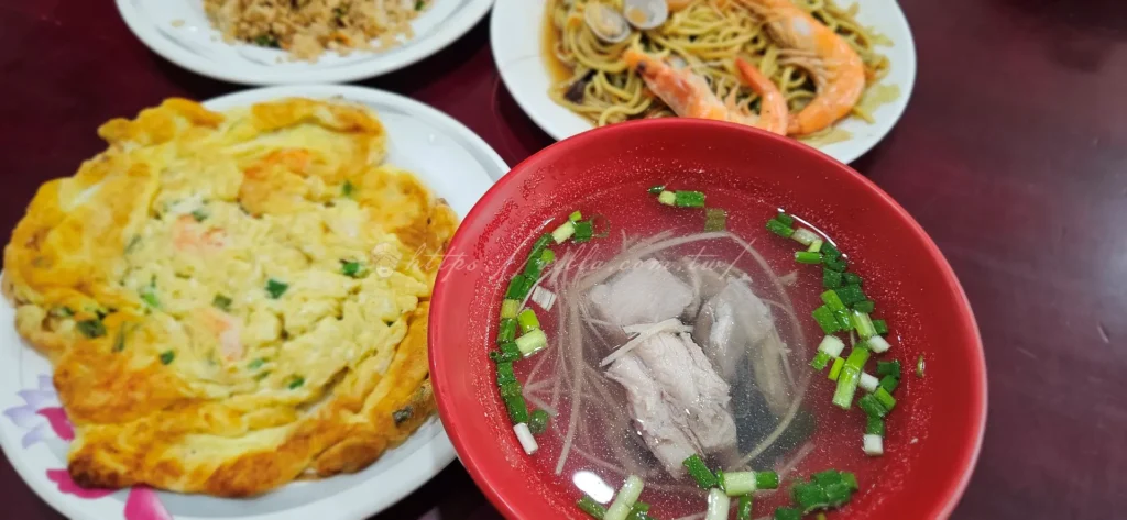 在地人最愛的阿芬鮮魚湯,作為宜蘭蘇澳的必吃美食,這裡不只是一家小吃店,更是南方澳海鮮文化的縮影。