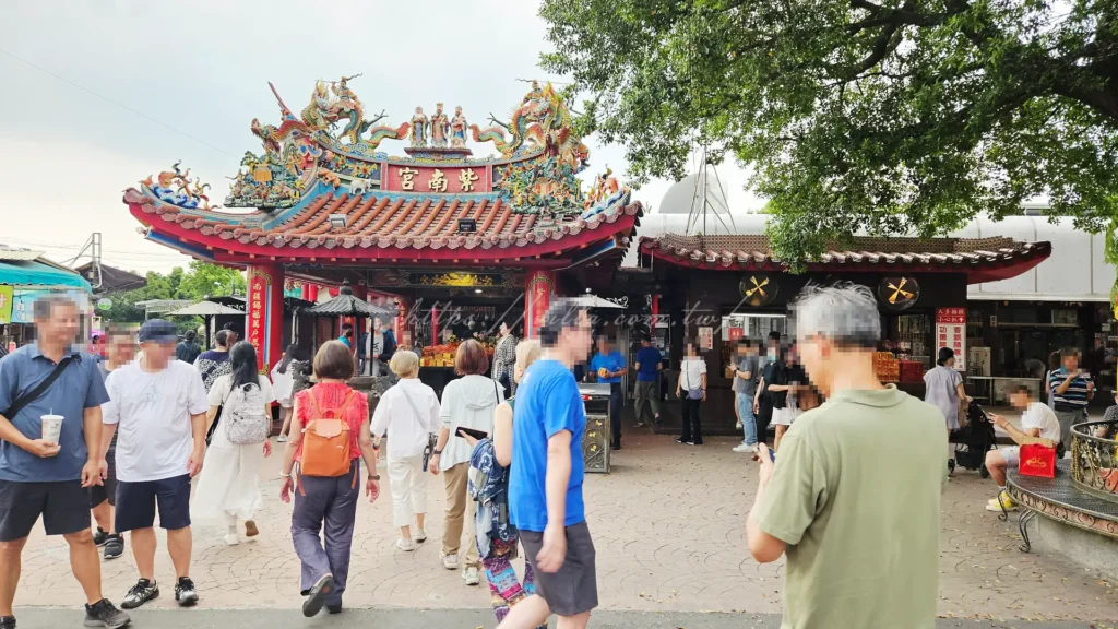 南投紫南宮是南投最知名的求財景點,吸引許多人前來求發財金與祈福。