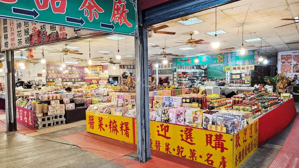 許多人來南投紫南宮借金轉運、還金添福,順便拍照或享受美食。