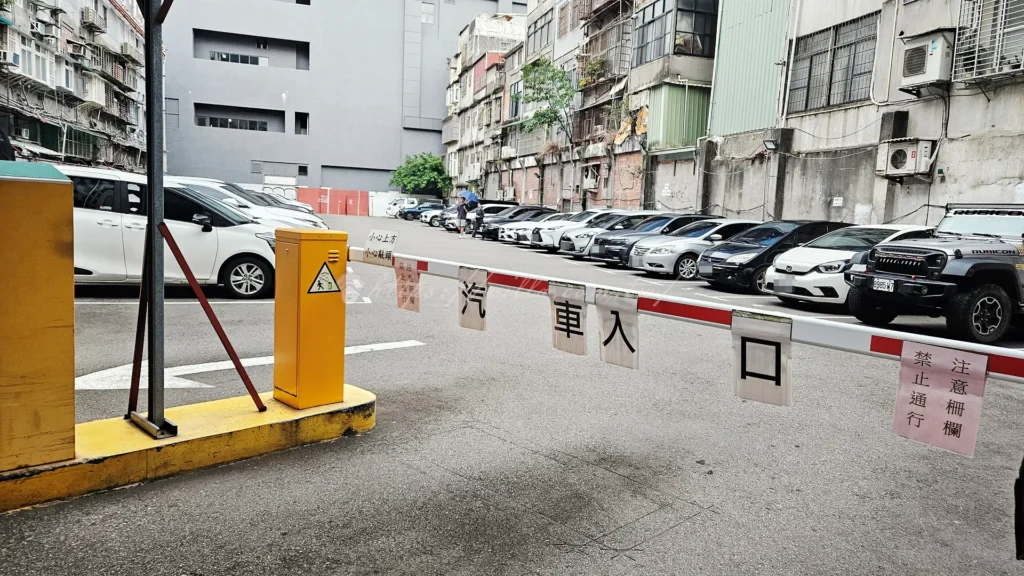 位於太原路的廣德利停車場,是最近三多屋爸爸嘴的停車場,如果在三多屋開門前去停車比較有位置位置。