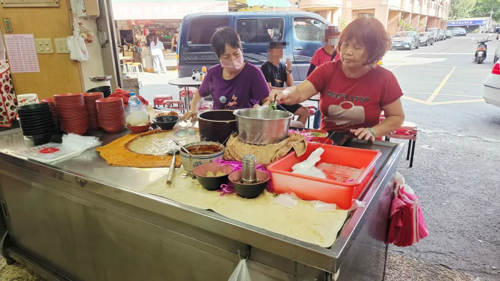 彰化鹿港的王罔麵線糊，是當地人心中不可取代的古早味早餐。