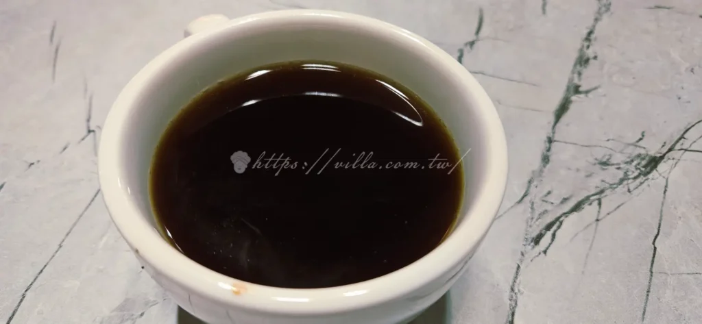 布納咖啡館(BUNA CAF’E)美式咖啡風味清爽、苦酸平衡,尾韻乾淨,適合餐後慢慢喝。