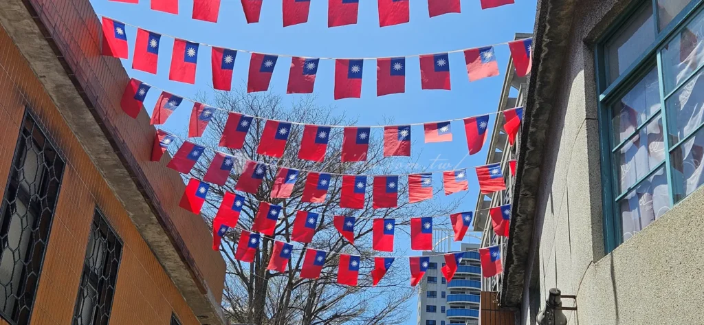 無論是想規劃一場三重一日遊推薦行程，還是單純想找個假日去哪裡玩的好去處，空軍三重一村這裡都能讓你拍出刷爆社群平台的時尚大片。