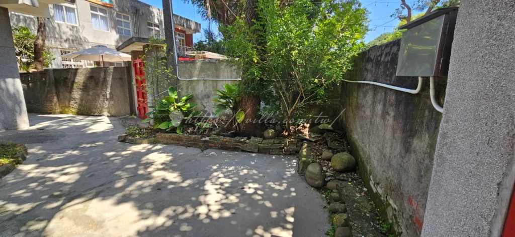 這裡不僅是一個免費參觀的空間，更是一個活生生的歷史博物館。無論你是想尋找懷舊場景、享受美味餐飲，還是帶孩子來場文化深度之旅，這份三重旅遊