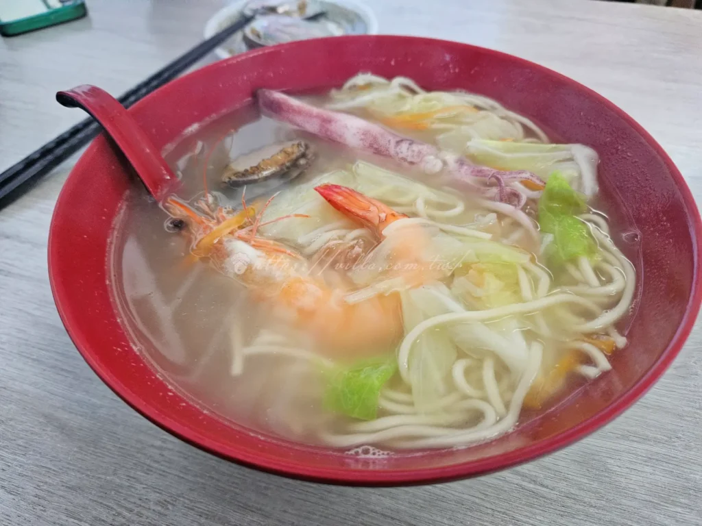 馬崗漁港美食-嗨九蒸鮮小吃-澎湃海鮮麵含現撈小卷與鮑魚