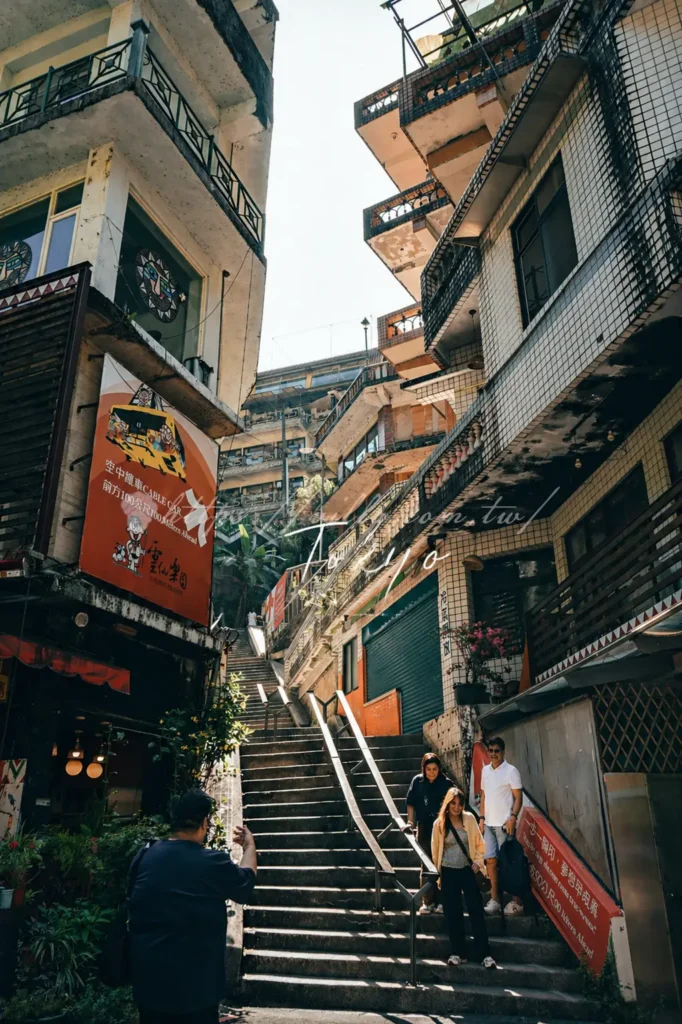 烏來纜車搭乘體驗，從台車終點站出發橫越山谷直達雲仙樂園，是全台唯一開車無法抵達的山中樂園