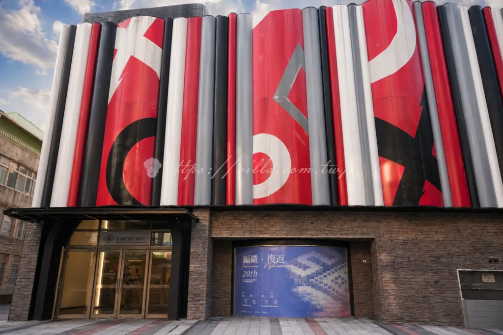 烏來泰雅民族博物館外觀，免費參觀展示泰雅族紋面編織與狩獵文化