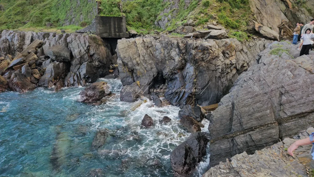 豆腐岬風景區漸層藍色海景-全台最大沙頸岬地形-宜蘭最美免費海濱公園