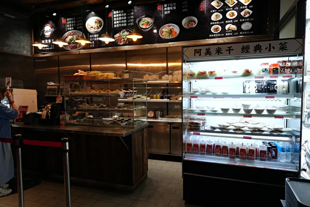 小菜自助取用區全景,雲南滇緬風味小菜陳列