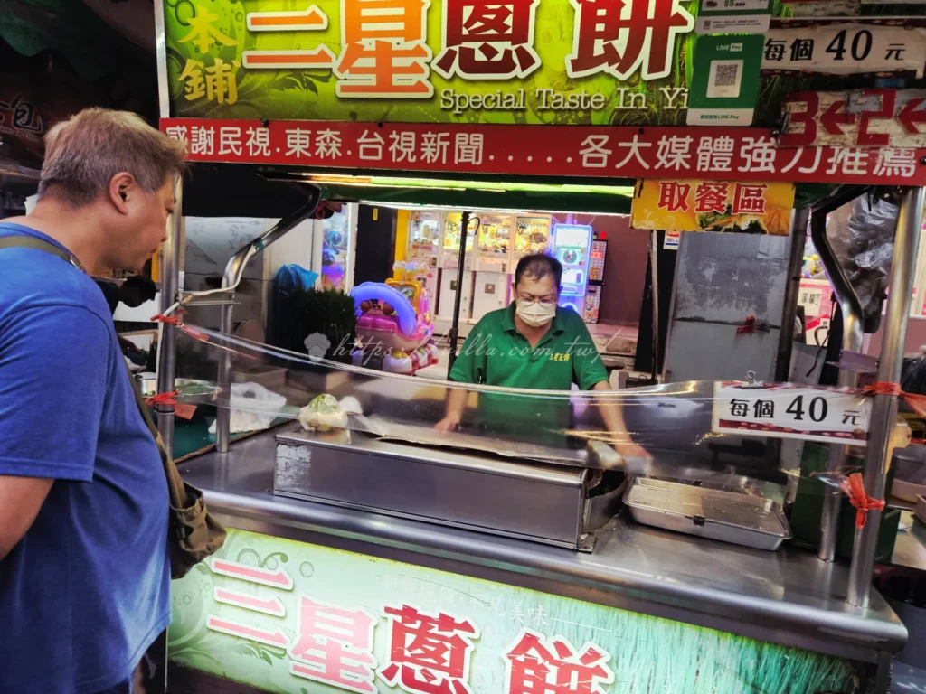 羅東夜市華記龍鳳腿現炸金黃酥脆，宜蘭必吃祖傳三代老店