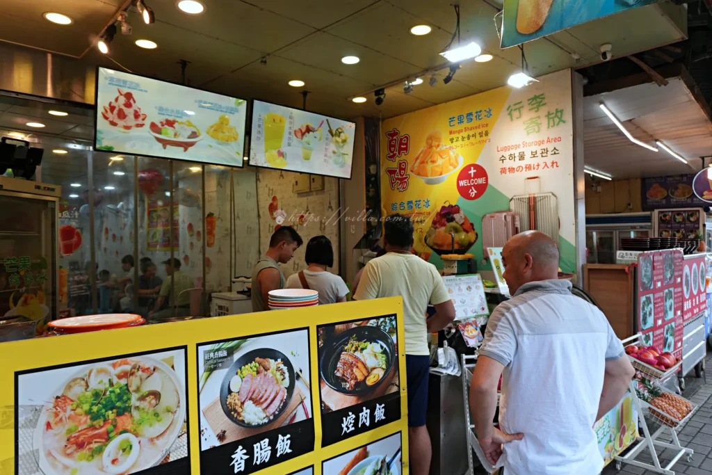 十分老街要吃什麼?來到十分老街,除了看天燈、追火車,必吃美食有烤香腸、花生捲冰淇淋、雞翅包飯、芋圓及古早味豆花。逛老街、放天燈,再順遊十分瀑布最剛好。