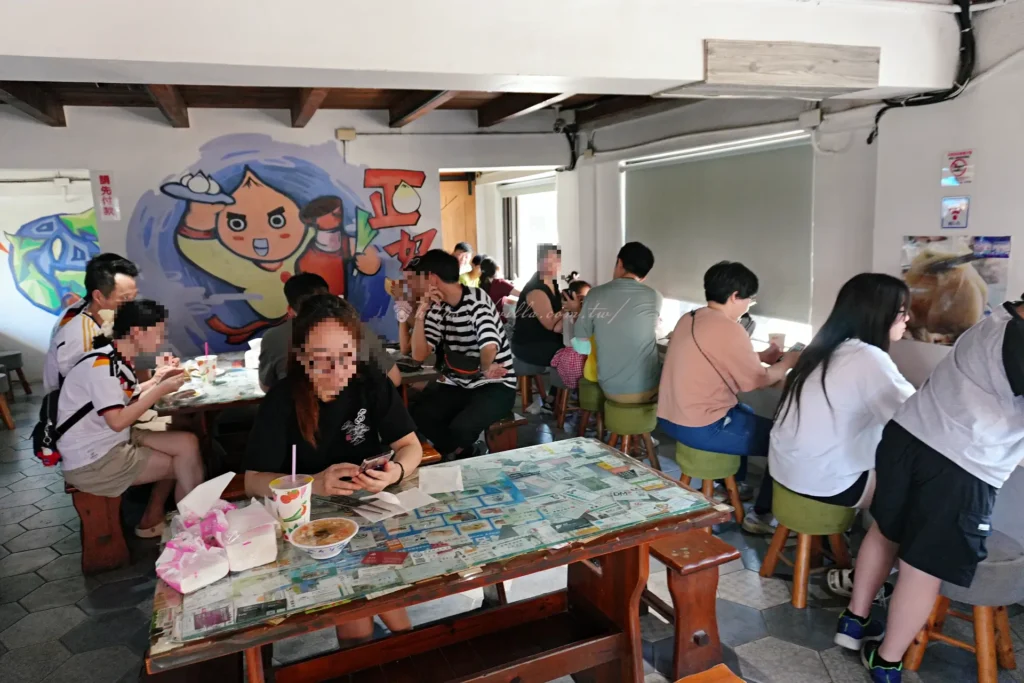 正好鮮肉小籠包五結店內用等餐人潮,宜蘭必吃美食用餐畫面