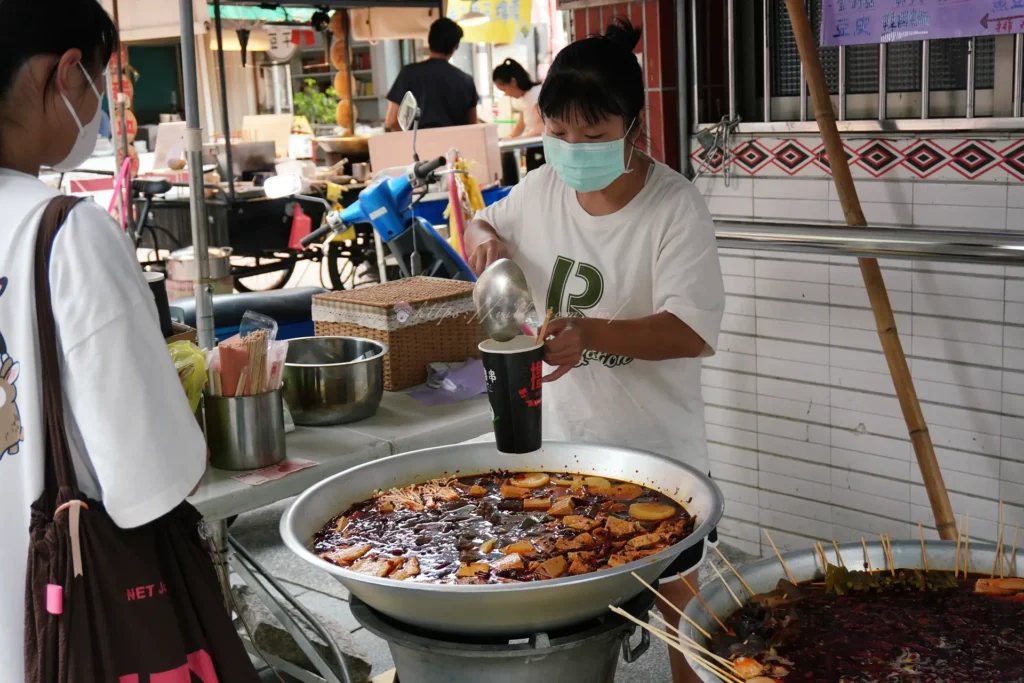丹丹重慶麻辣燙,老街上少見的川味,麻香辣勁在一片客家清淡裡格外搶戲