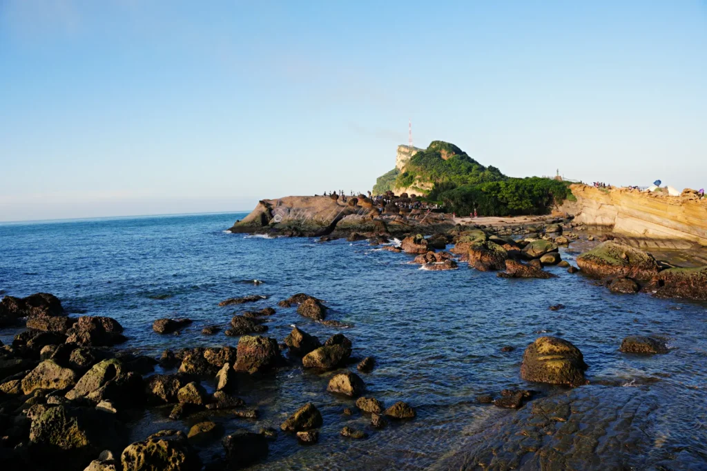 野柳岬前端的礁石海岸