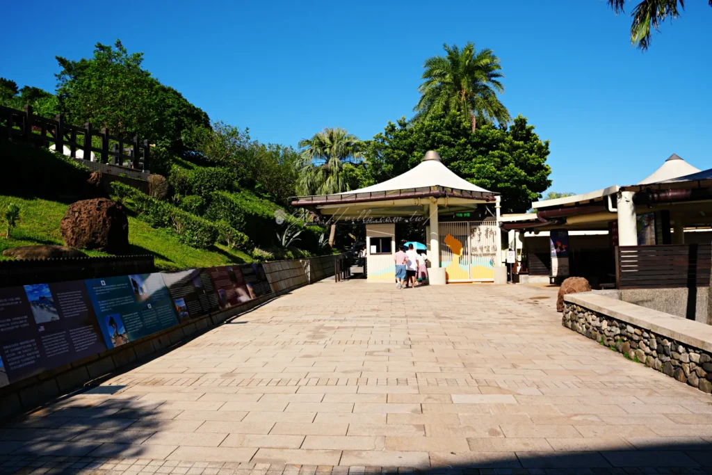 野柳地質公園入口步道與遊客中心
